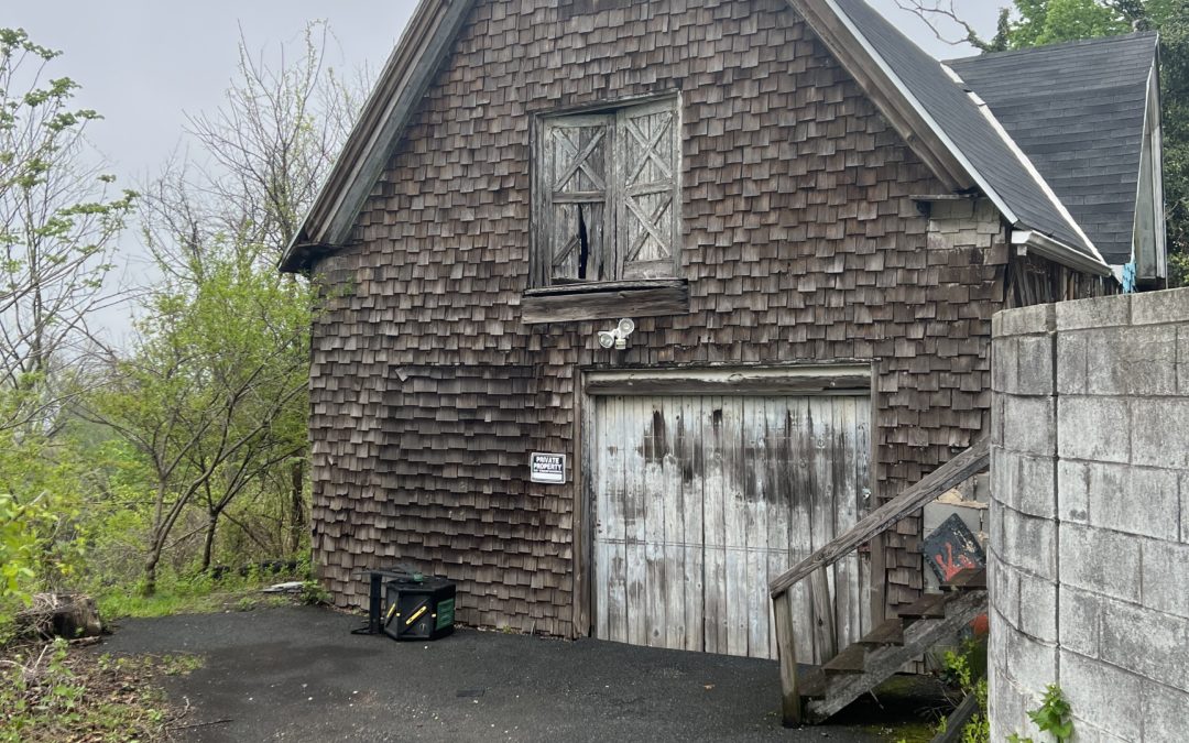 100 year old carriage house/ Barn