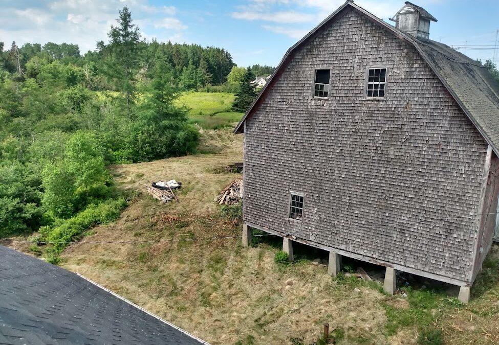 2,400 SF (60′ X 40′ X 38’H) turn of the century Maine barn was used for produce distribution and blueberries